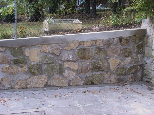 Naturstein Sützmauer