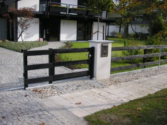 Zaun Pforte mit Eisenrahmen